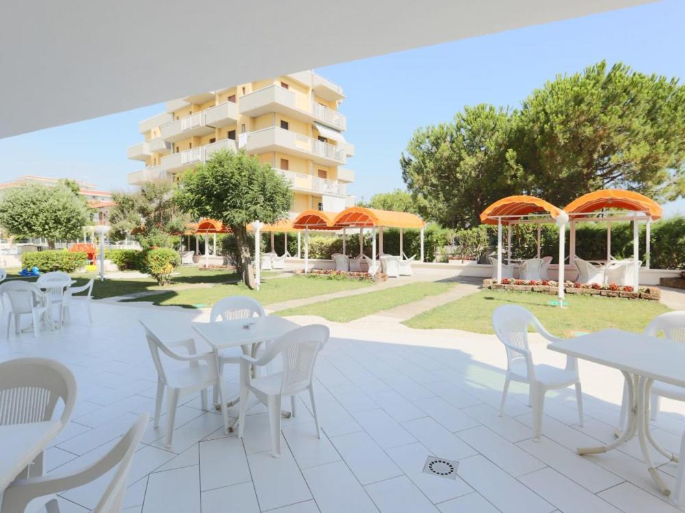 Hotel Marina Beach - Azzurro Club Равенна Экстерьер фото