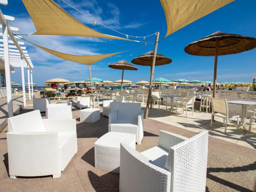 Hotel Marina Beach - Azzurro Club Равенна Экстерьер фото