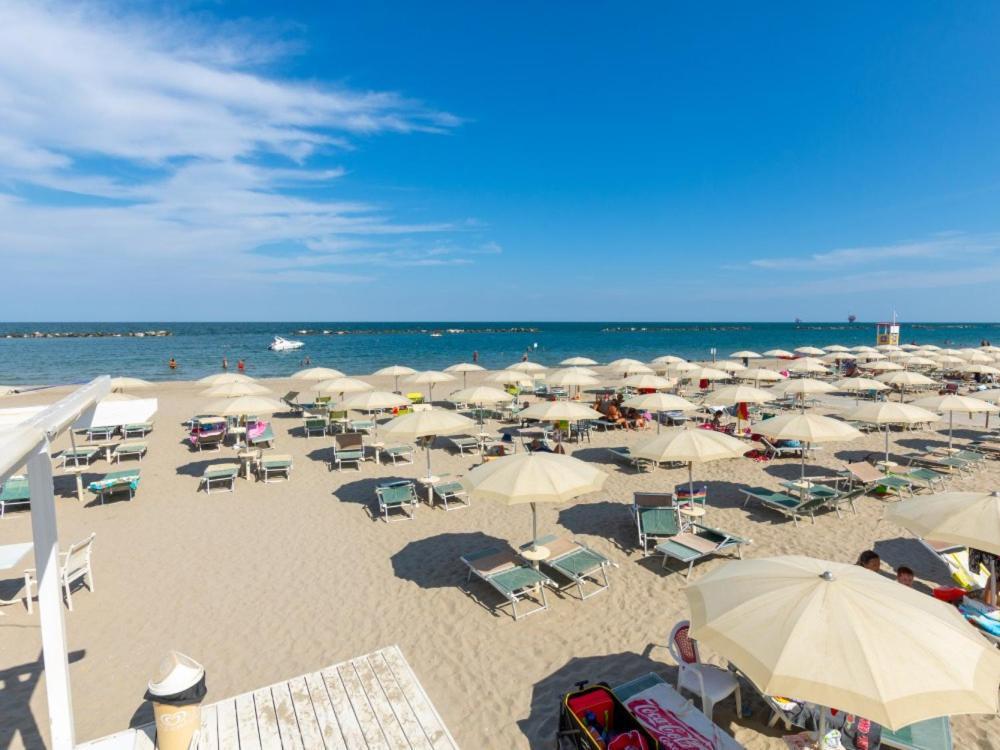 Hotel Marina Beach - Azzurro Club Равенна Экстерьер фото