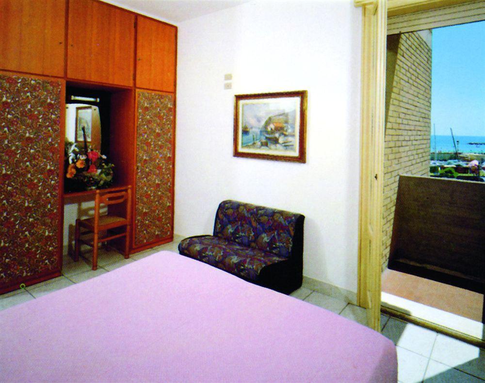 Hotel Marina Beach - Azzurro Club Равенна Экстерьер фото